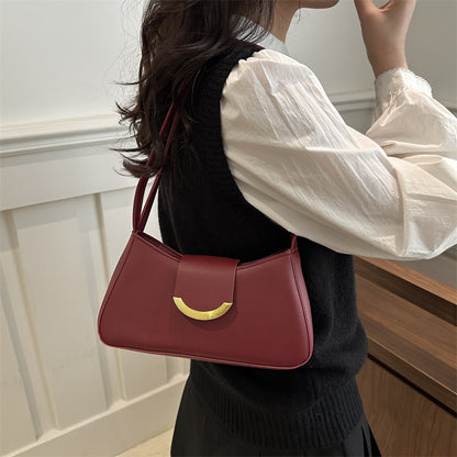 A new high-end fashion versatile women's spring and summer niche design shoulder armpit bag
