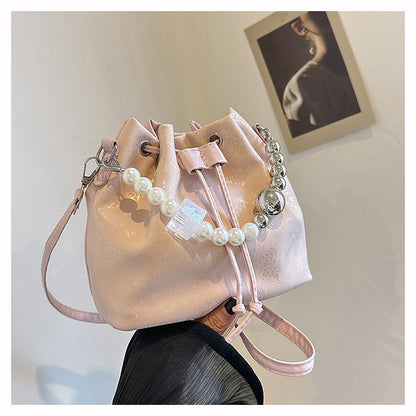 A spring new fashion pleated messenger bag this year popular versatile bucket bag
