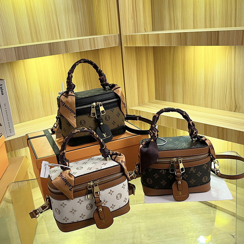 A high-end bag woman - Mixbatch