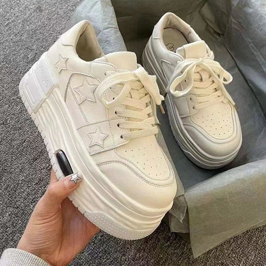 A thick-soled heightening shoes