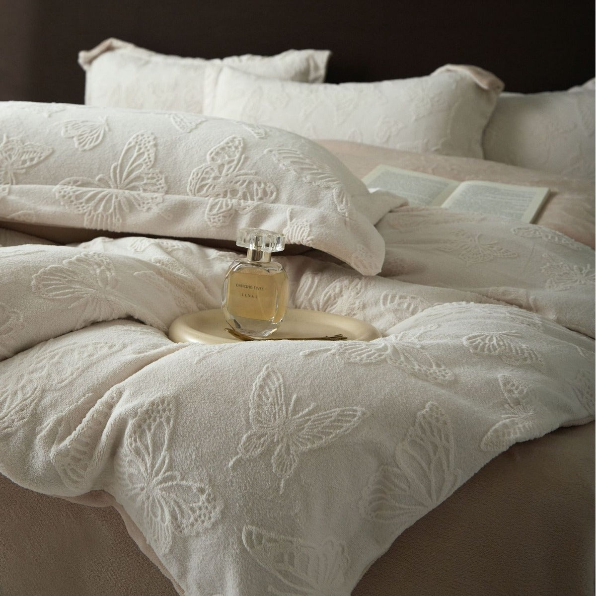 A four-piece set of sheets and quilt covers