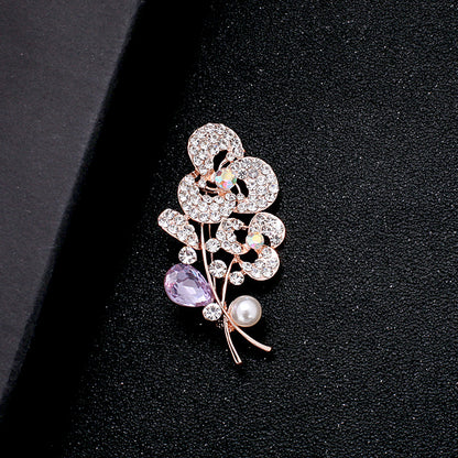 A Korean new fashion high-end brooch women's rhinestone silk scarf buckle anti-light buckle crystal brooch pin pearl jewelry