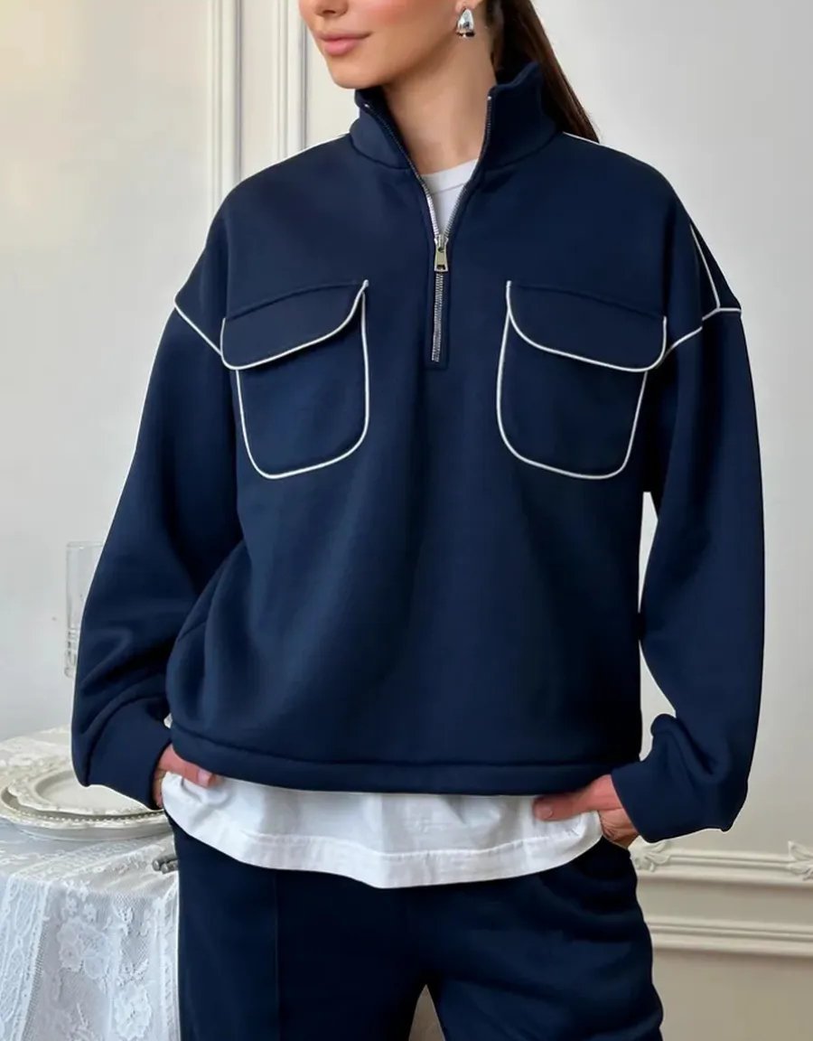 A casual suit with long sleeves