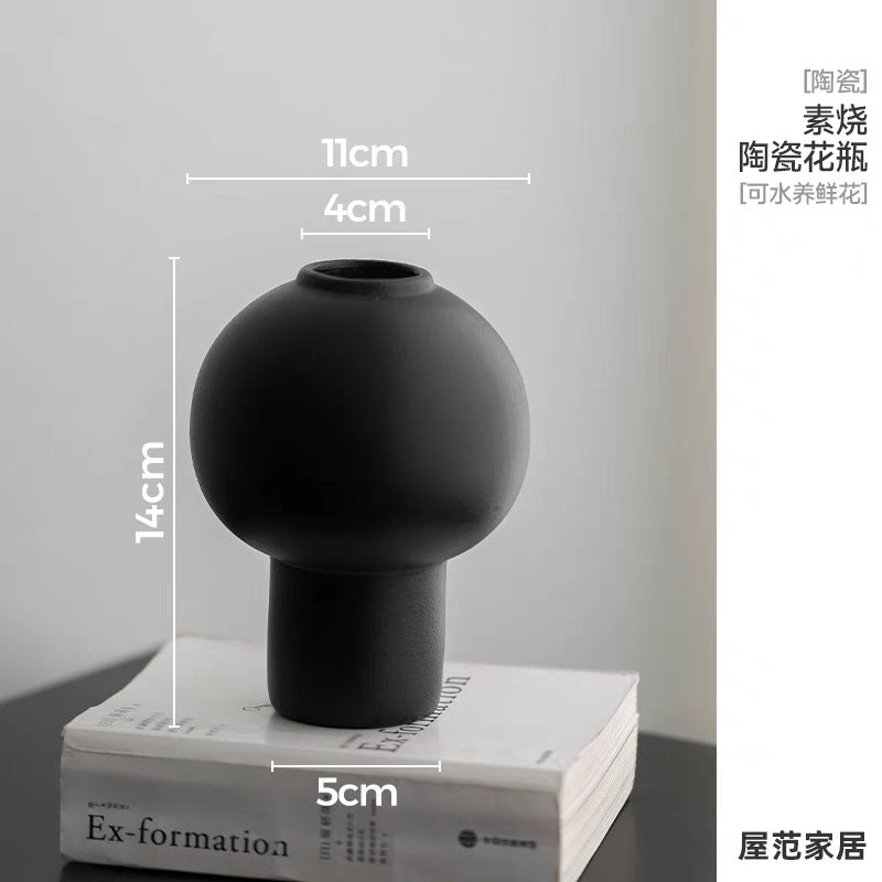 A vase ornament, living room flower arrangement, ceramic, white high-end flower creativity, niche simplicity, light luxury, hydroponics, small water nourishment