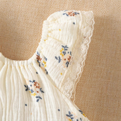 A baby summer Romper sweet floral suspender baby girl sleeveless fart coat cute triangle climbing suit free hat