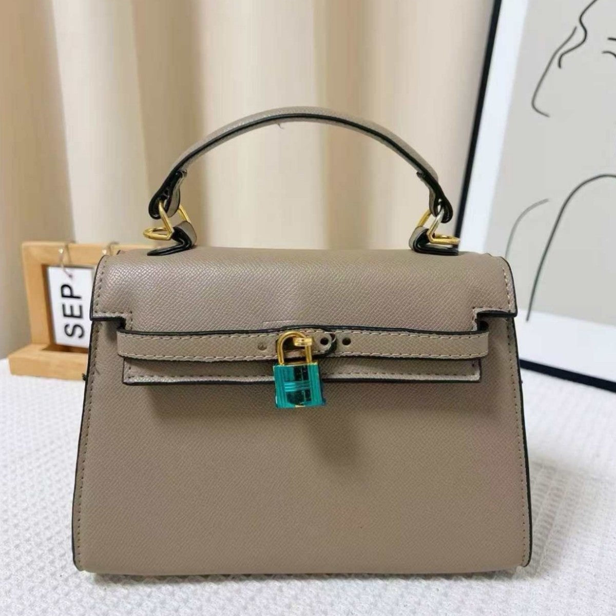 A handbag stylish and simple shoulder bag messenger bag bag women