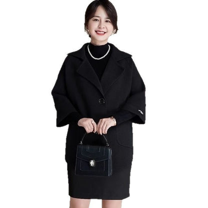 A lady's autumn and winter coat