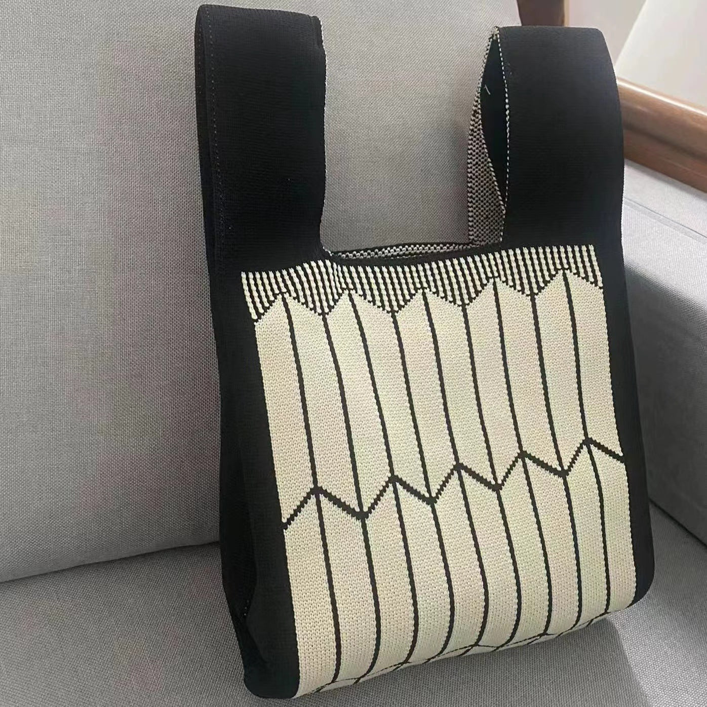 A Internet celebrity handbag women's knitted wool bucket bag Japanese and Korean version versatile hand carry casual tote bag box lunch bag y