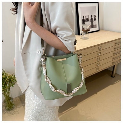 A PU shoulder bag cross-border women's bag new fashion messenger bag texture PU bucket bag versatile chain messenger bag