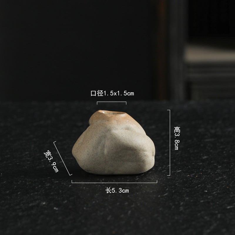 A mini vase simulation small stone ornament