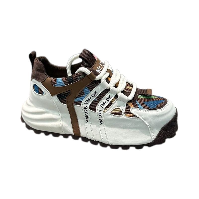 A casual sports shoe