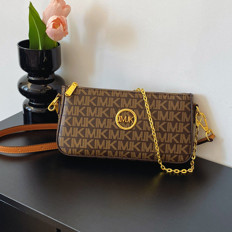 A new fashionable versatile women's bag shoulder messenger bag retro printed chain small square bag women