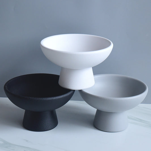 A ceramic flower arrangement utensils, moss ball small pots