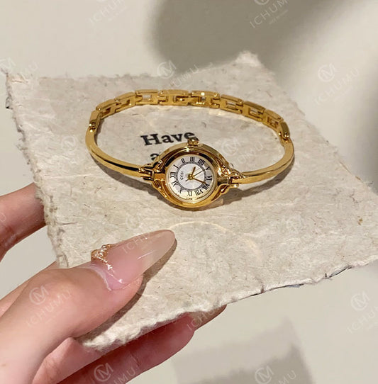 A Goldie watch women's light luxury niche women's small bracelet student small dial literature and art