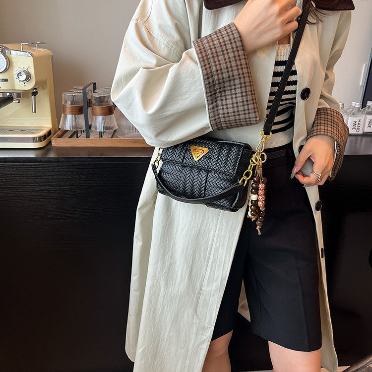 A shoulder bag messenger bag