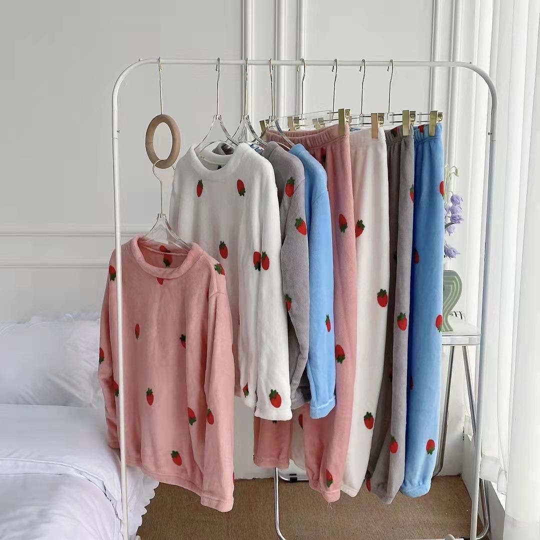 A autumn and winter bear printed coral fleece pajama set for women, loose and warm loungewear, long-sleeved two-piece set - Mixbatch