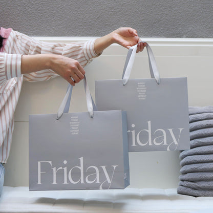 A clothing store tote bag custom paper bag premium sense printing logo high-end ins style high value women's clothing store shopping bag