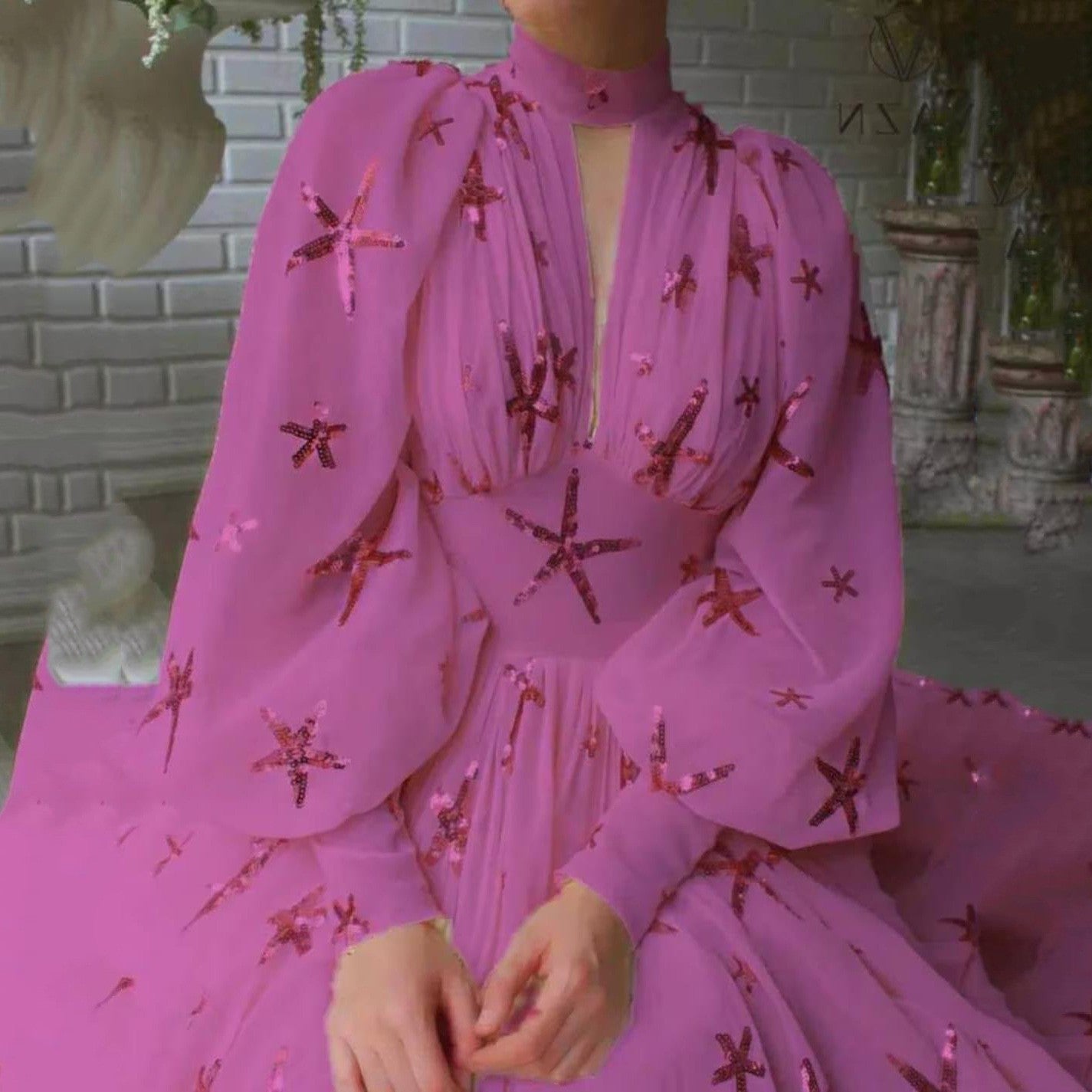 A new multi-color semi-turtleneck sequined slit lantern sleeve pendulum dress chiffon dress