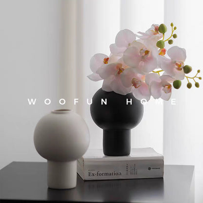 A vase ornament, living room flower arrangement, ceramic, white high-end flower creativity, niche simplicity, light luxury, hydroponics, small water nourishment