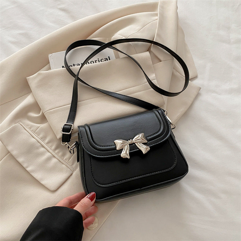 A new popular fashion messenger bag niche design aesthetic trend small square bag