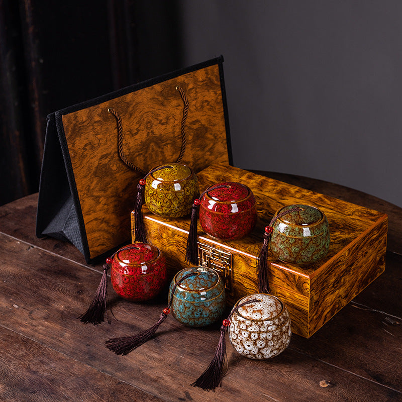 A ceramic tea jar gift box set