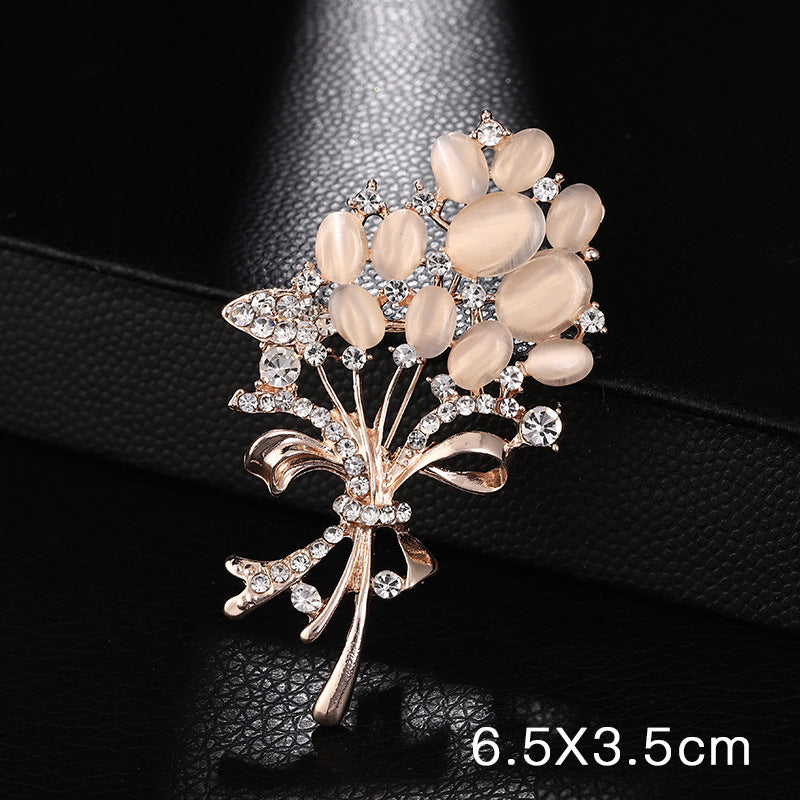 A Korean new fashion high-end brooch women's rhinestone silk scarf buckle anti-light buckle crystal brooch pin pearl jewelry - Mixbatch