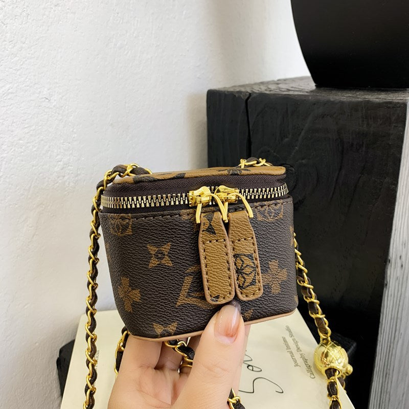 A little girl change handbag