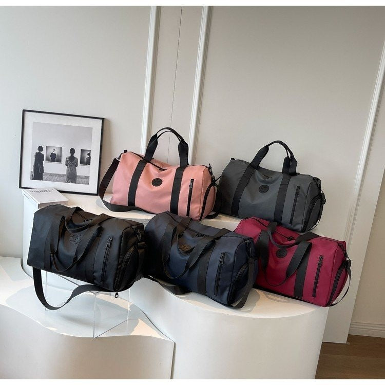A large capacity handbag