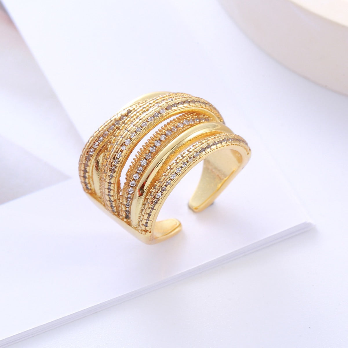 A personalized European and American green-eye snake-shaped micro-diamond ring, high-end retro clothing versatile multi-level ring manufacturer wholesale - Mixbatch