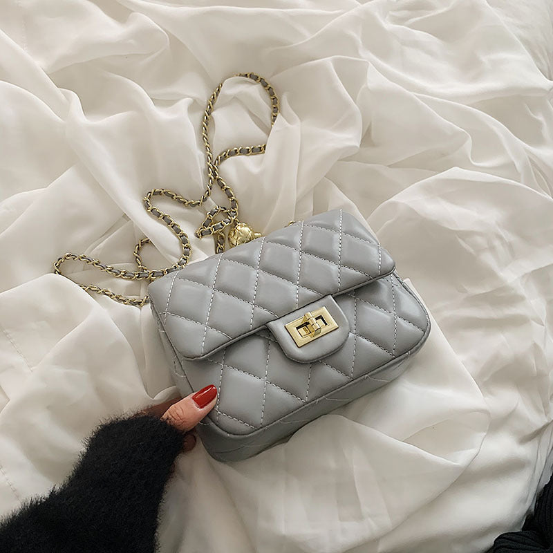 A new shoulder bag, armpit bag, Xiaoxiangfeng rhombus chain bag, messenger bag.