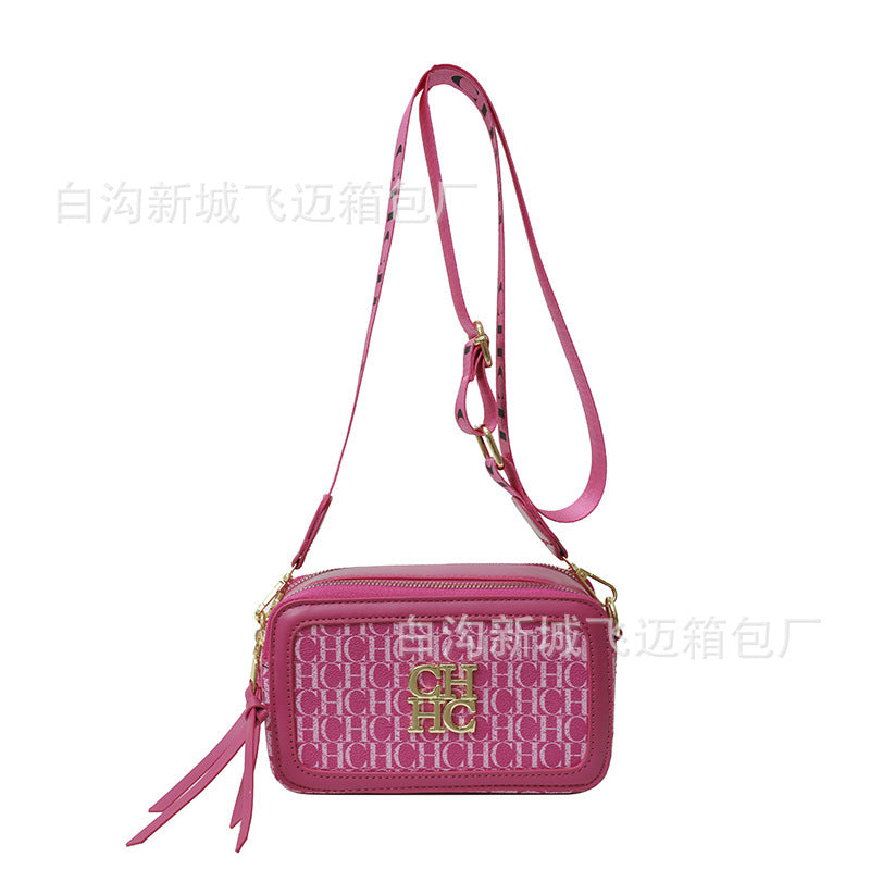 A Europe and the United States new personality letter style color fashion popular letter solid color shoulder messenger bag tide