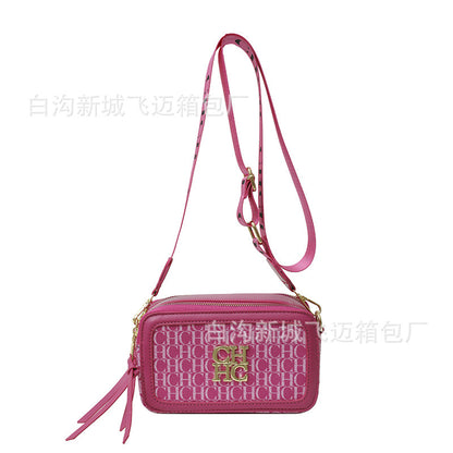 A Europe and the United States new personality letter style color fashion popular letter solid color shoulder messenger bag tide