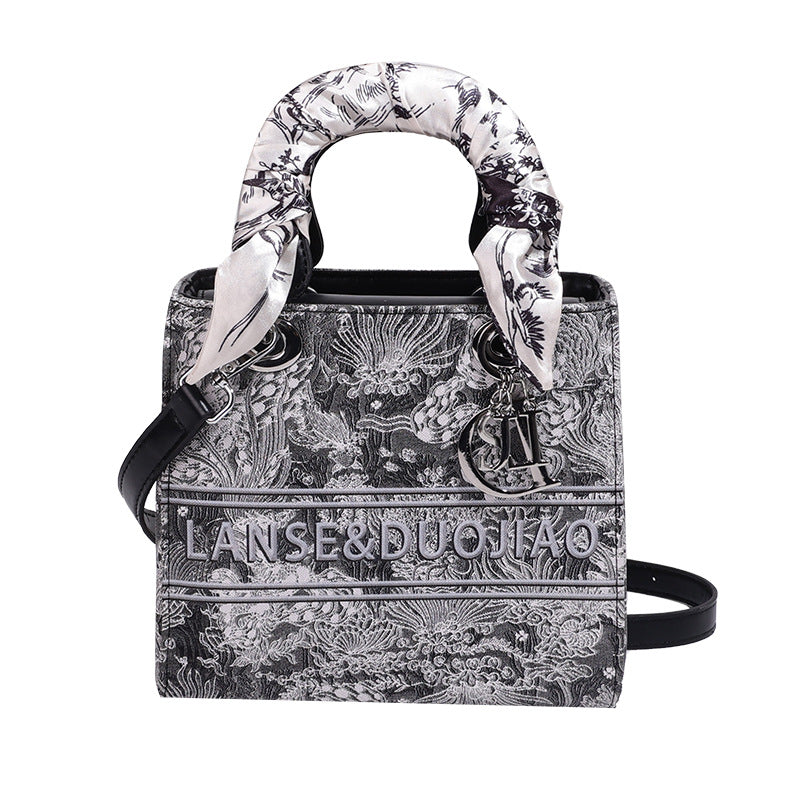 A new light luxury portable Princess Diana women's bag high-end foreign-style go out niche messenger bag - Mixbatch