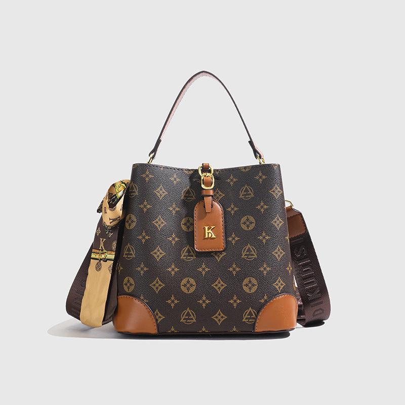 A new printed shoulder oblique span bag trendy fashion versatile handbag bag