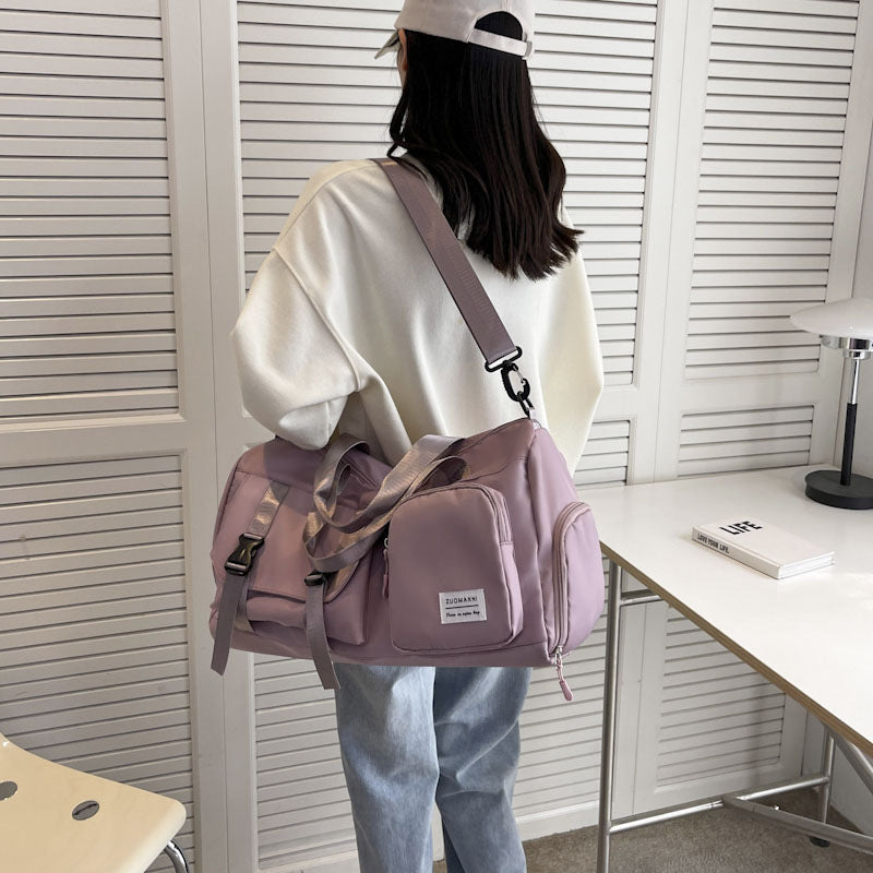 A Large capacity multifunctional messenger bag