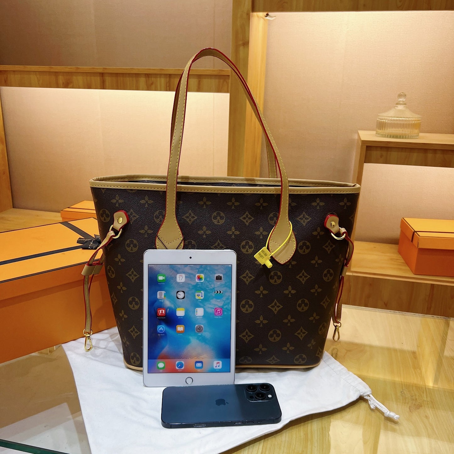 A large-capacity soft leather texture handbag, fashionable printed retro shoulder bag, commuter to work, tablet storage, tote bag.