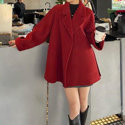 A lady's autumn and winter coat