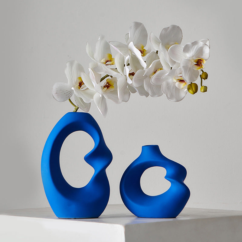 A creative ceramic vase ornament
