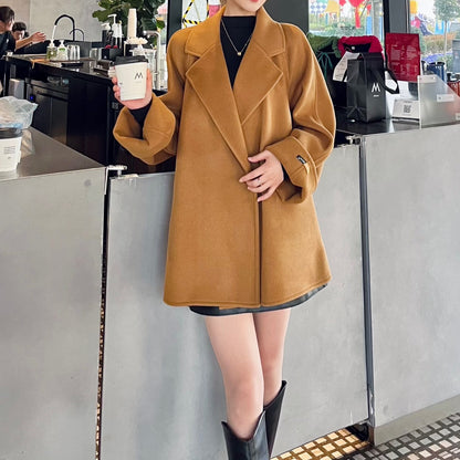 A lady's autumn and winter coat