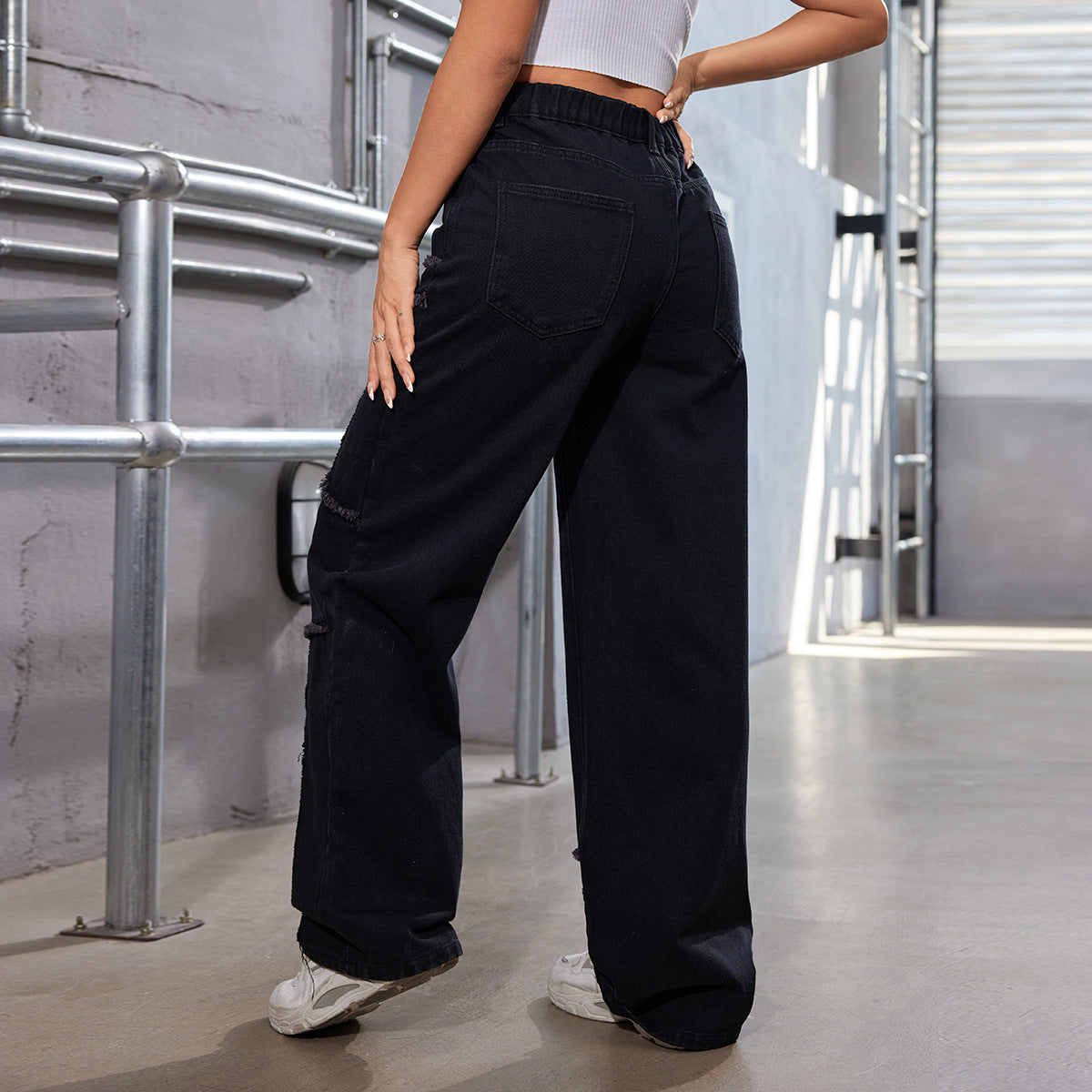A Women's Loose Wide Leg Tooling Mid Waist Jeans Trousers
