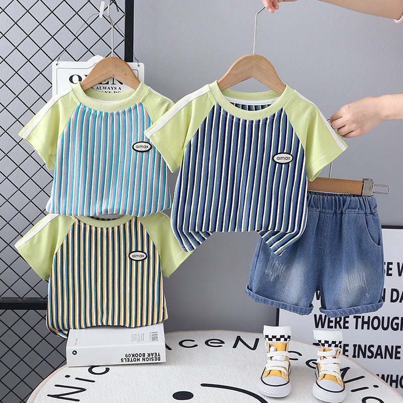 A children's short-sleeved shorts set