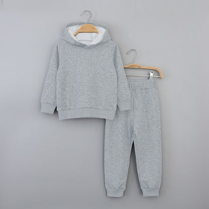 A children's long-sleeved trousers set