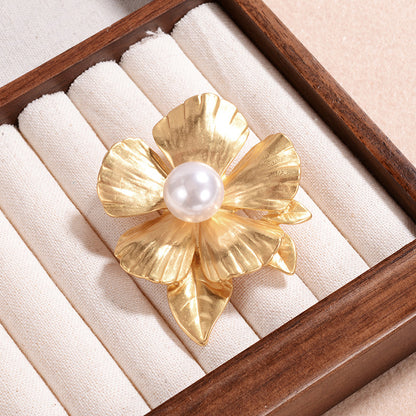 A Retro Pearl Flower Brooch Women's Clothing Accessories Elegant Simple Gold High-end Niche Clothing Jewelry - Mixbatch