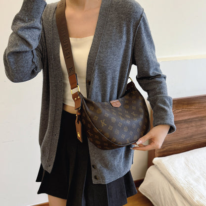 A new versatile large-capacity commuting dumpling bag retro printed messenger bag bag female