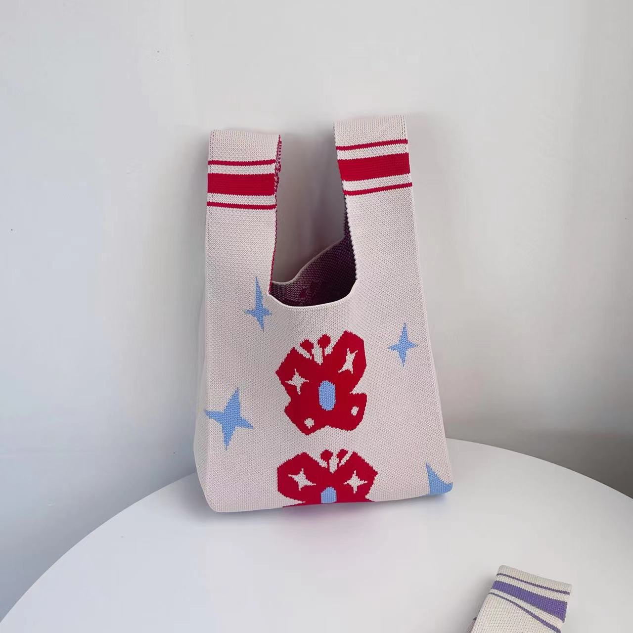 A small bag knit bag handbag