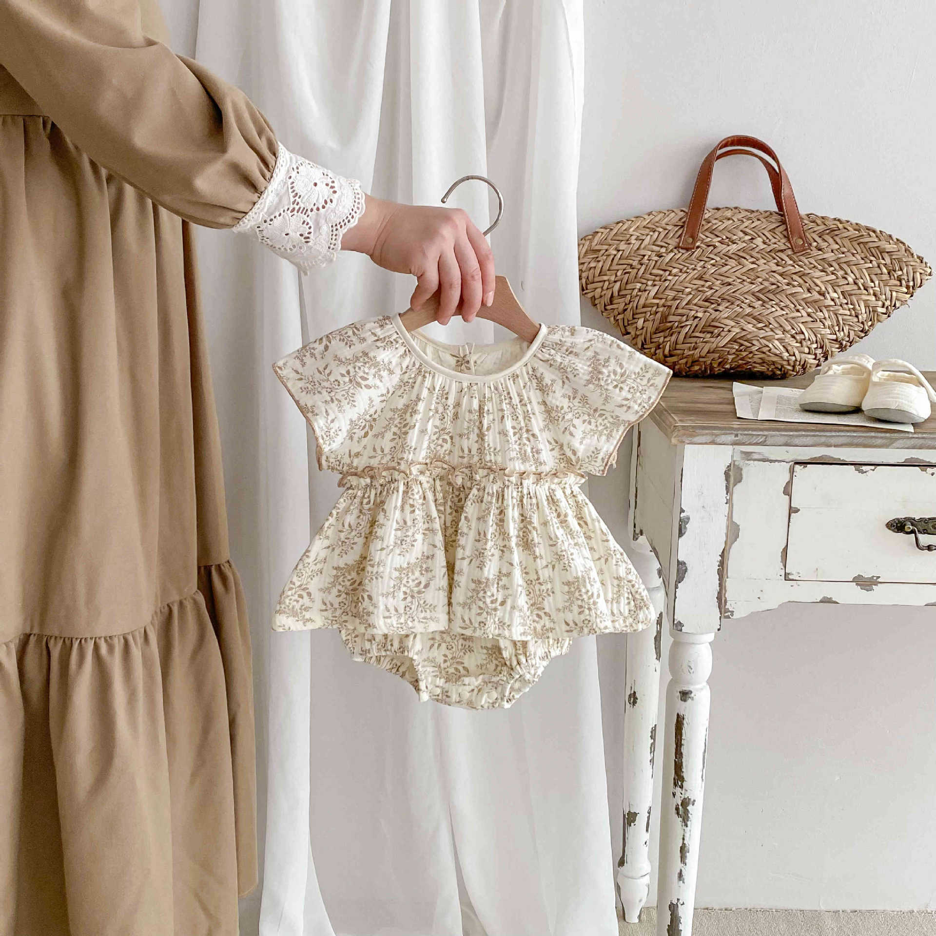 A Baby Bodysuit 2024 New Product Girl's Crepe Fragmented Flower Flying Sleeves Sweetheart Newborn Korean Edition Western Climbing Outwear - Mixbatch
