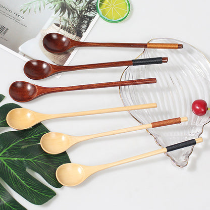 ملعقة من الخشب الصلب 