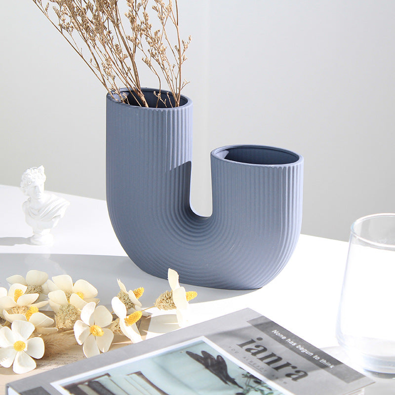 A U-shaped ceramic vase-new