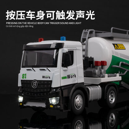 A 1:18 Alloy Metal Car Model Ornament