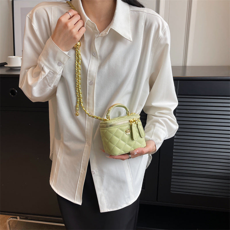 A handbag chain bag